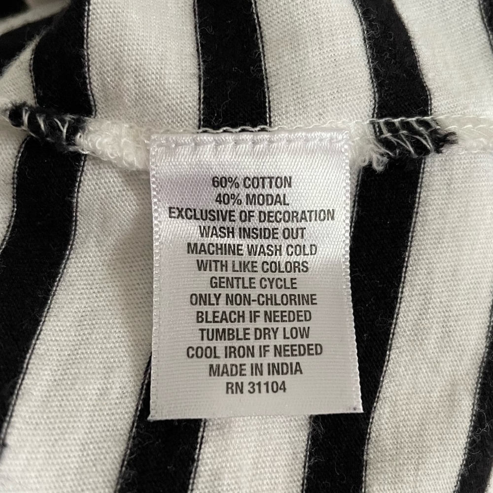 Crown & Ivy Black and White Striped Puff Shoulder Long Sleeve Turtleneck… - Picture 10 of 12